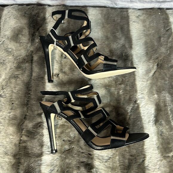 New Guess Heels - Picture 5 of 8